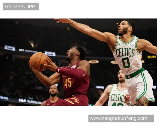 凯尔特人与勇士的激烈对决NBA常规赛精彩回顾与分析