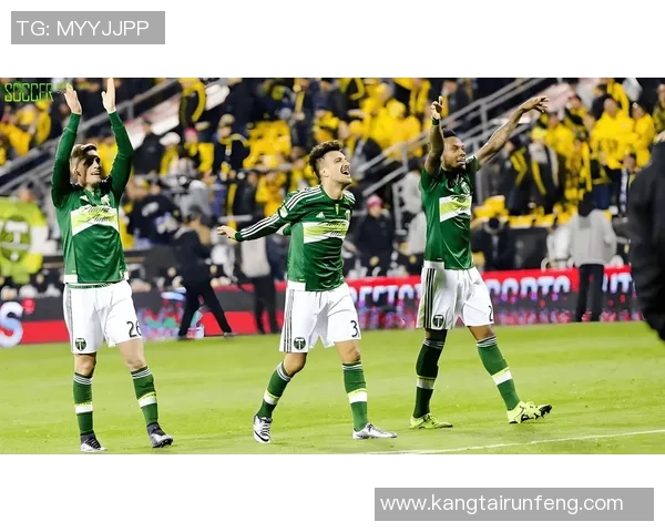 伐木者与洛杉矶的激烈对决揭示了季后赛的紧张氛围与球队实力的较量